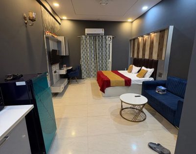 Private room in rental unit in Noida, India